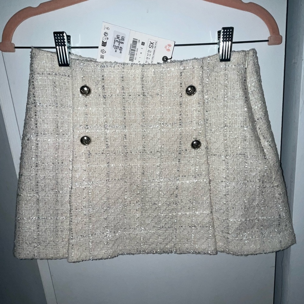 Zara Cream Tweed Mini Skirt with Decorative Buttons - Picture 2 of 4